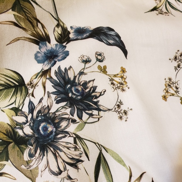 Noor Floral Print Puffed Statement Shoulder Blouse - Picture 3 of 6